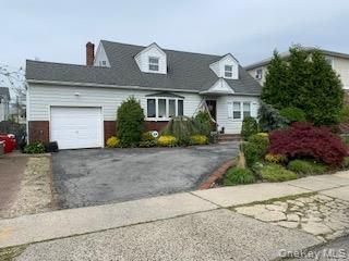 Attached, Exterior, Facade, Cape Cod