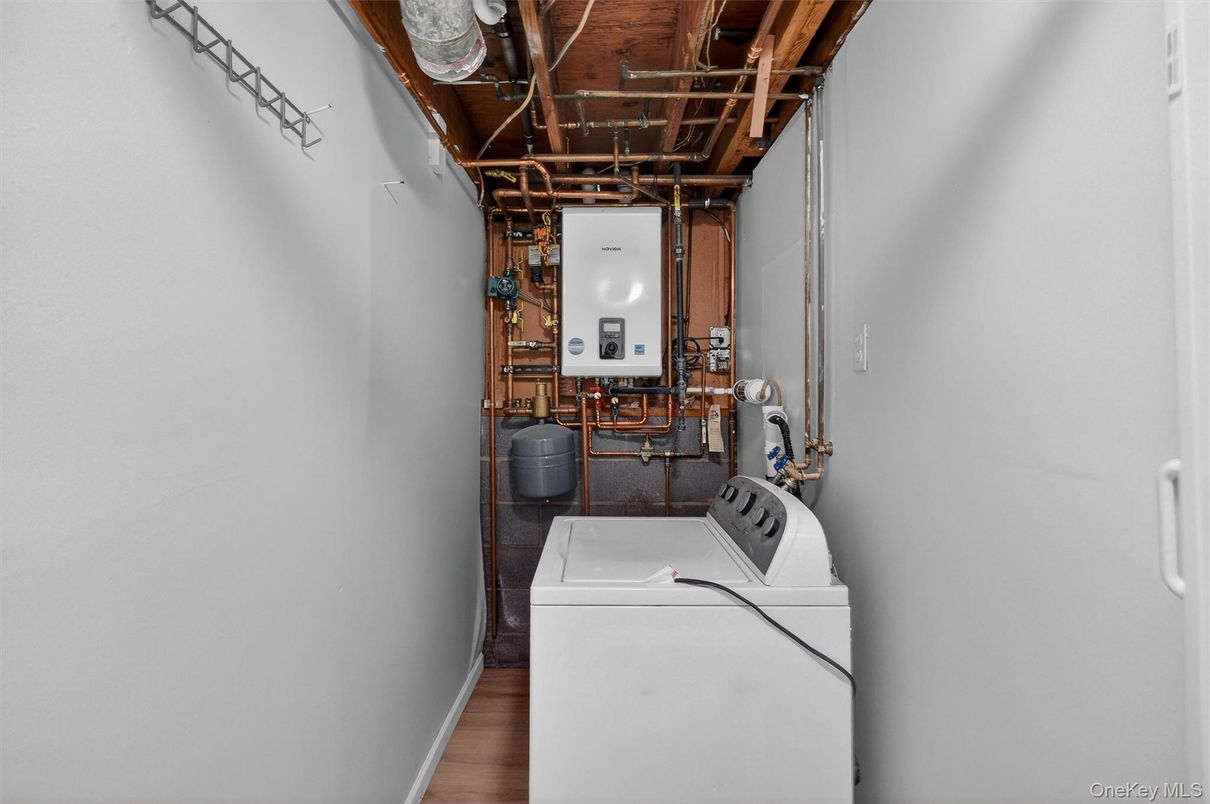 Interior, Utility Closets, Washer, Wood Texture Flooring