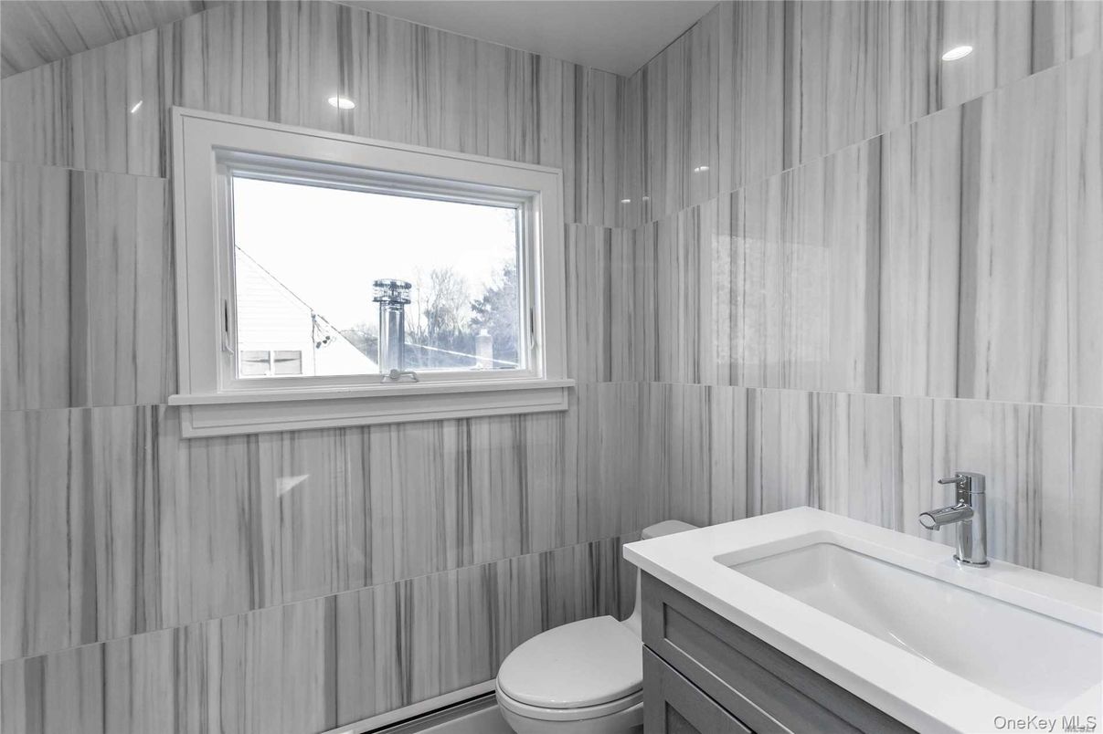 Bathroom, Interior, Recessed Lighting