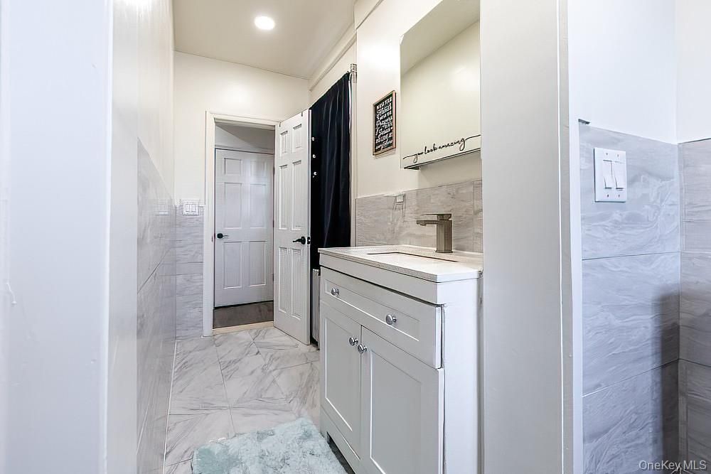 Bathroom, Interior, Marble, Recessed Lighting