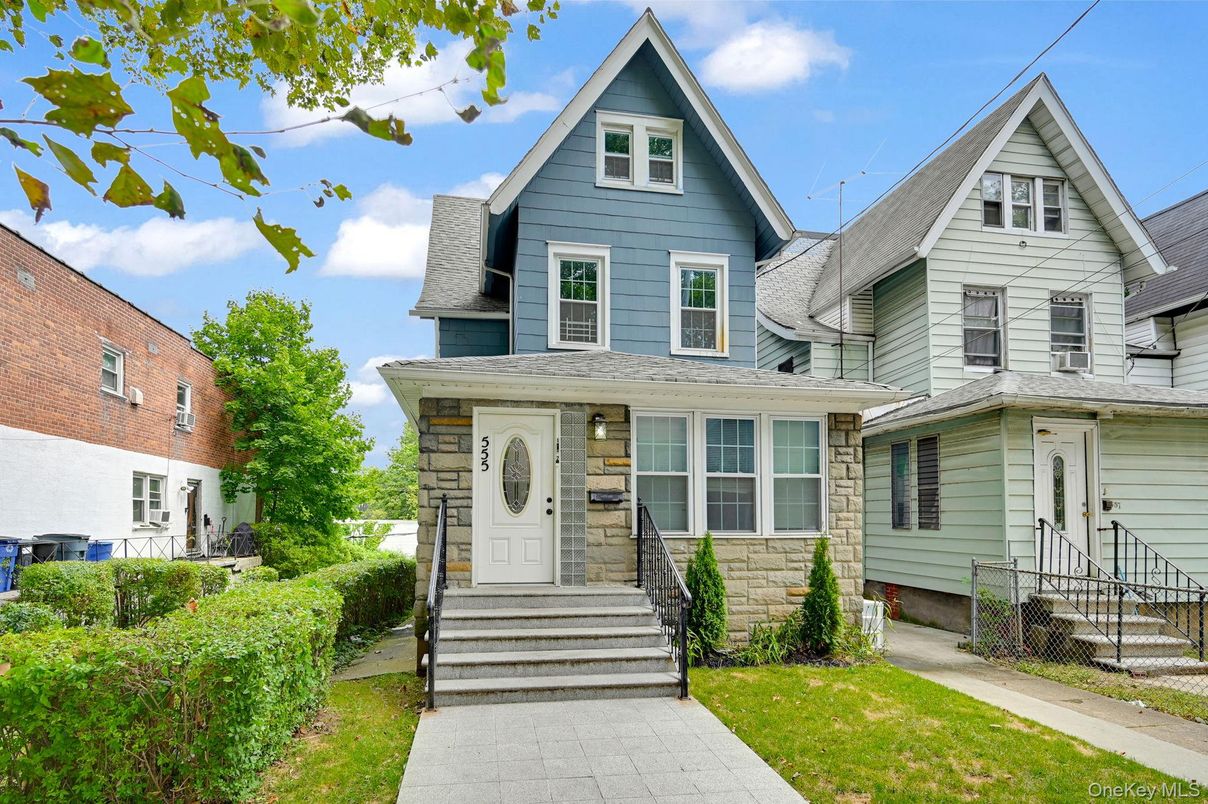 Exterior, Facade, Queen Anne Victorian