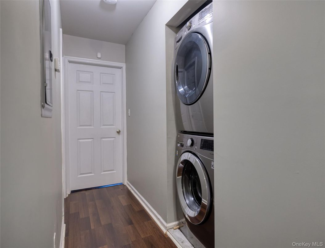 Interior, Utility Closets, Washer, Wood Texture Flooring