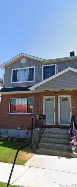 Exterior, Facade, Brick Facade, Rowhouse