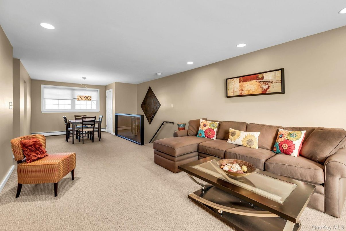 Dining room, Interior, Living room, Pendant Lights, Recessed Lighting