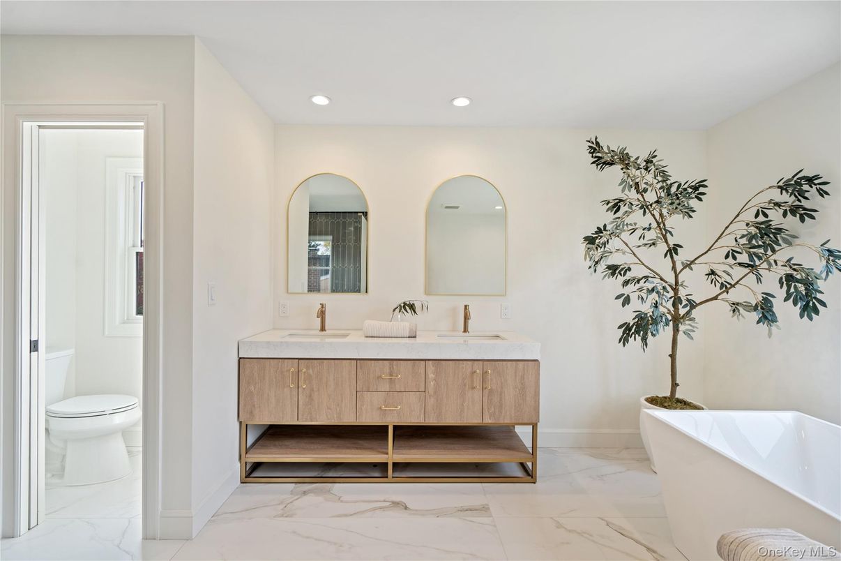 Bathroom, Dual Sink Vanities, Free Standing Baths, Interior, Marble, Recessed Lighting