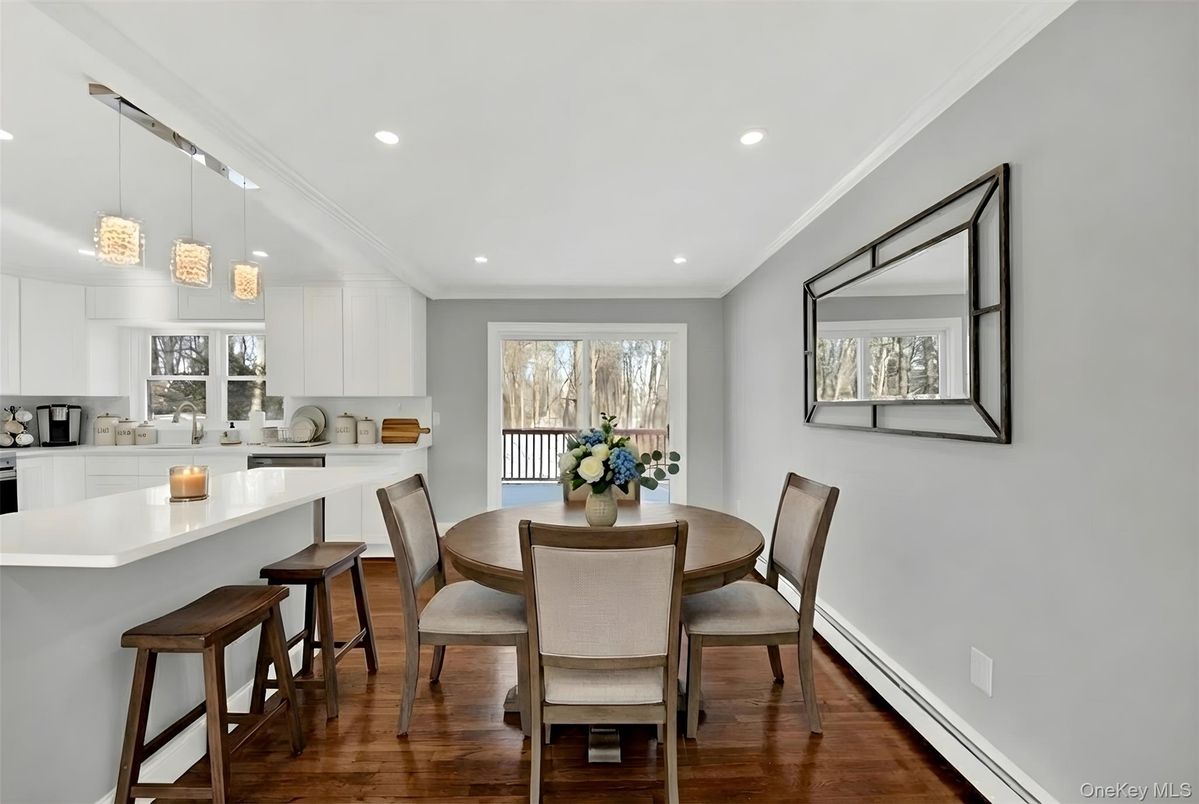 Dining room, Interior, Kitchen, Pendant Lights, Recessed Lighting, Wood Texture Flooring