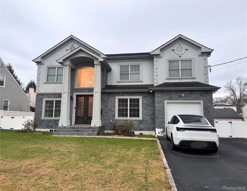 Attached, Exterior, Facade, Farmhouse