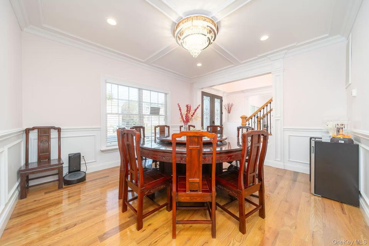 Chandelier, Dining room, Interior, Recessed Lighting, Wood Texture Flooring