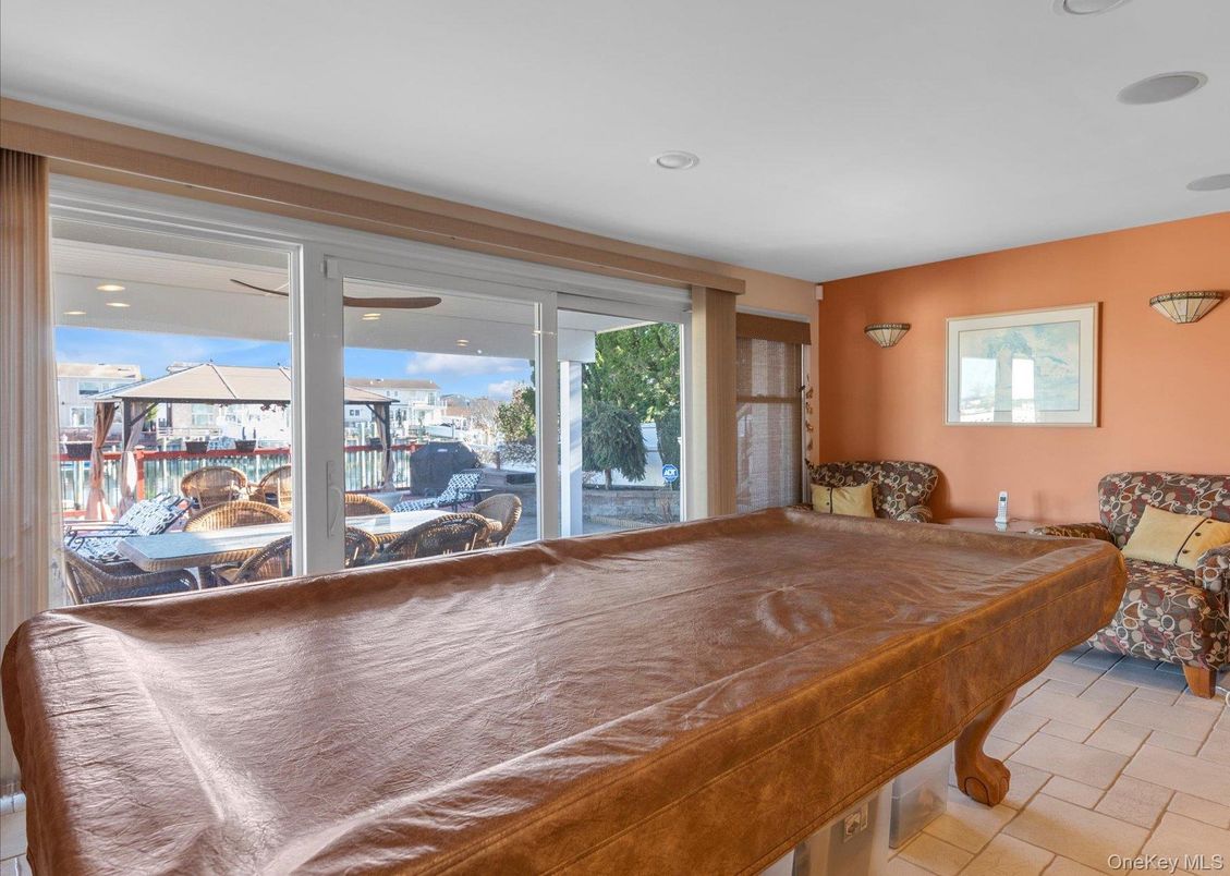 Bedroom, Game Room, Interior, Recessed Lighting