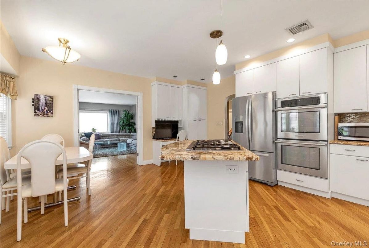 Dining room, Interior, Kitchen, Living room, Pendant Lights, Recessed Lighting, Stainless Steel Appliances, Wood Texture Flooring