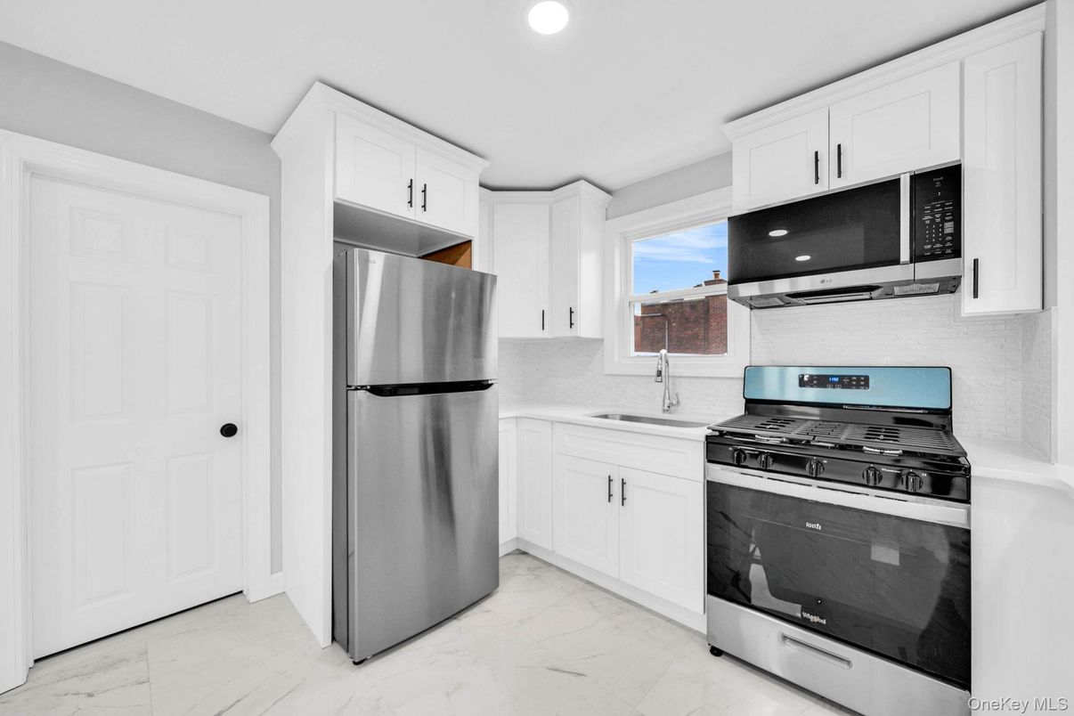 Interior, Kitchen, Marble, Recessed Lighting, Stainless Steel Appliances