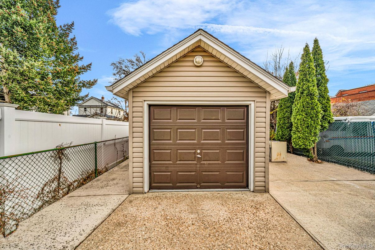 Detached Garage, Exterior