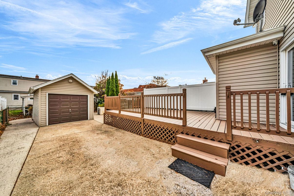 Detached Garage, Exterior