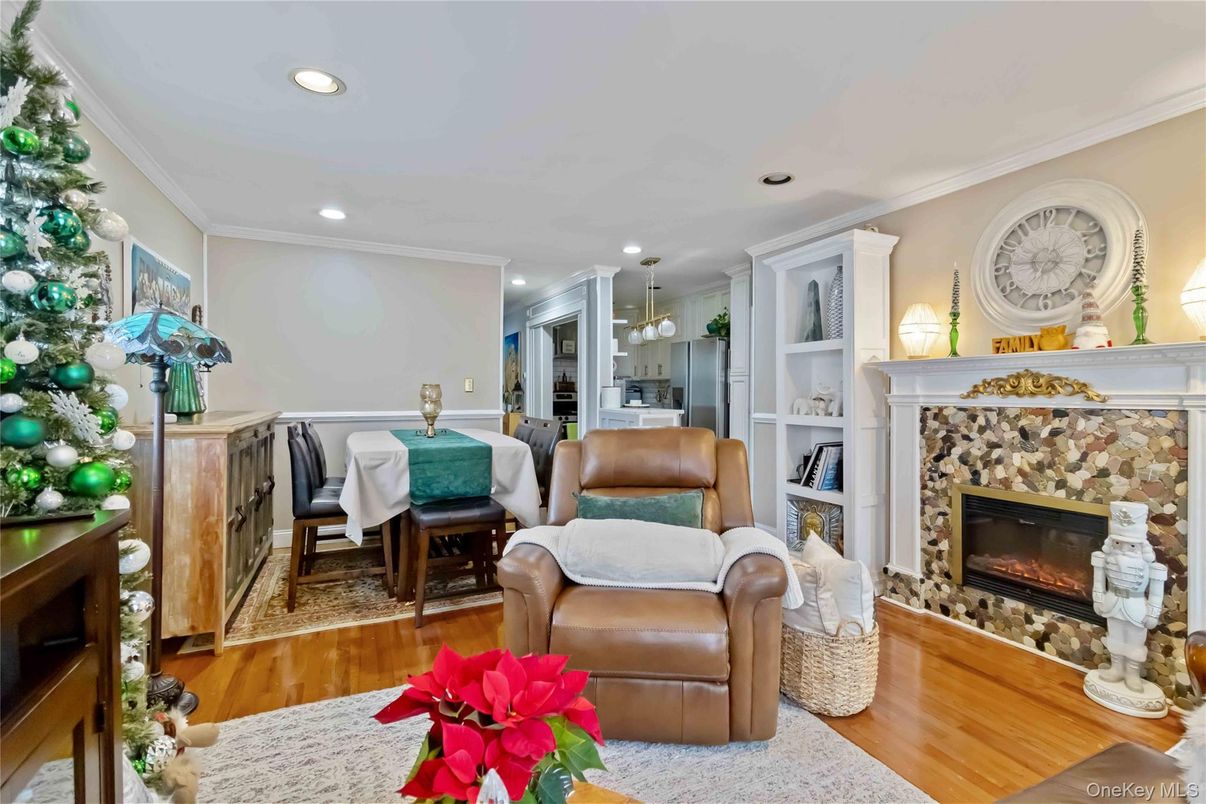 Dining room, Fireplace, Interior, Pendant Lights, Recessed Lighting, Wood Texture Flooring