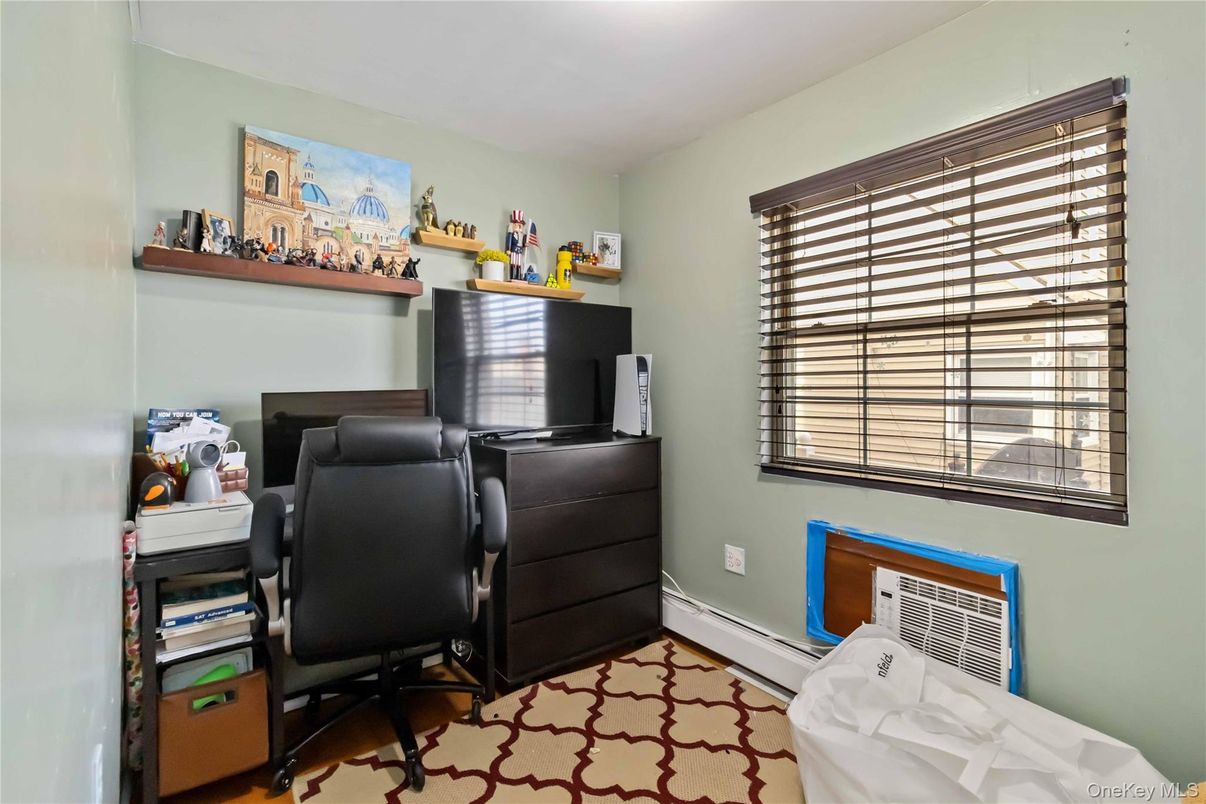 Home Office, Interior