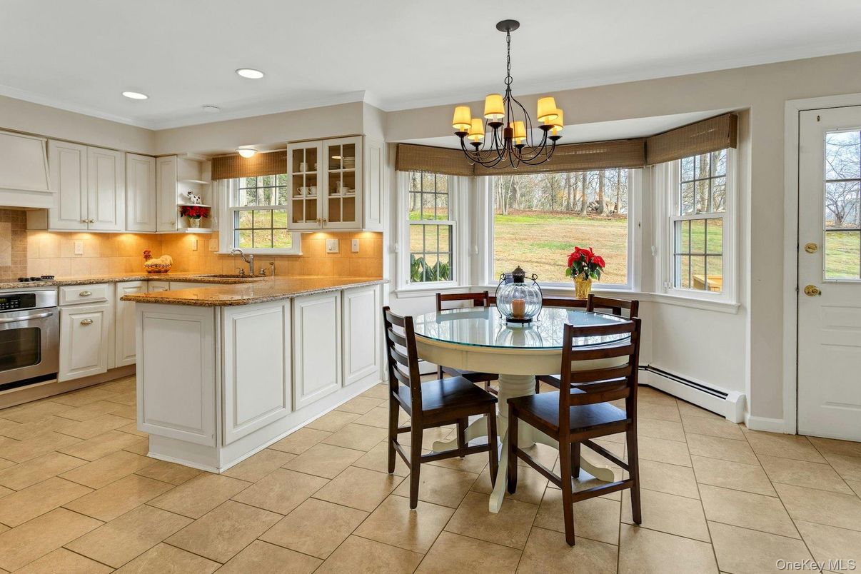 Chandelier, Dining room, Interior, Kitchen, Recessed Lighting, Stainless Steel Appliances