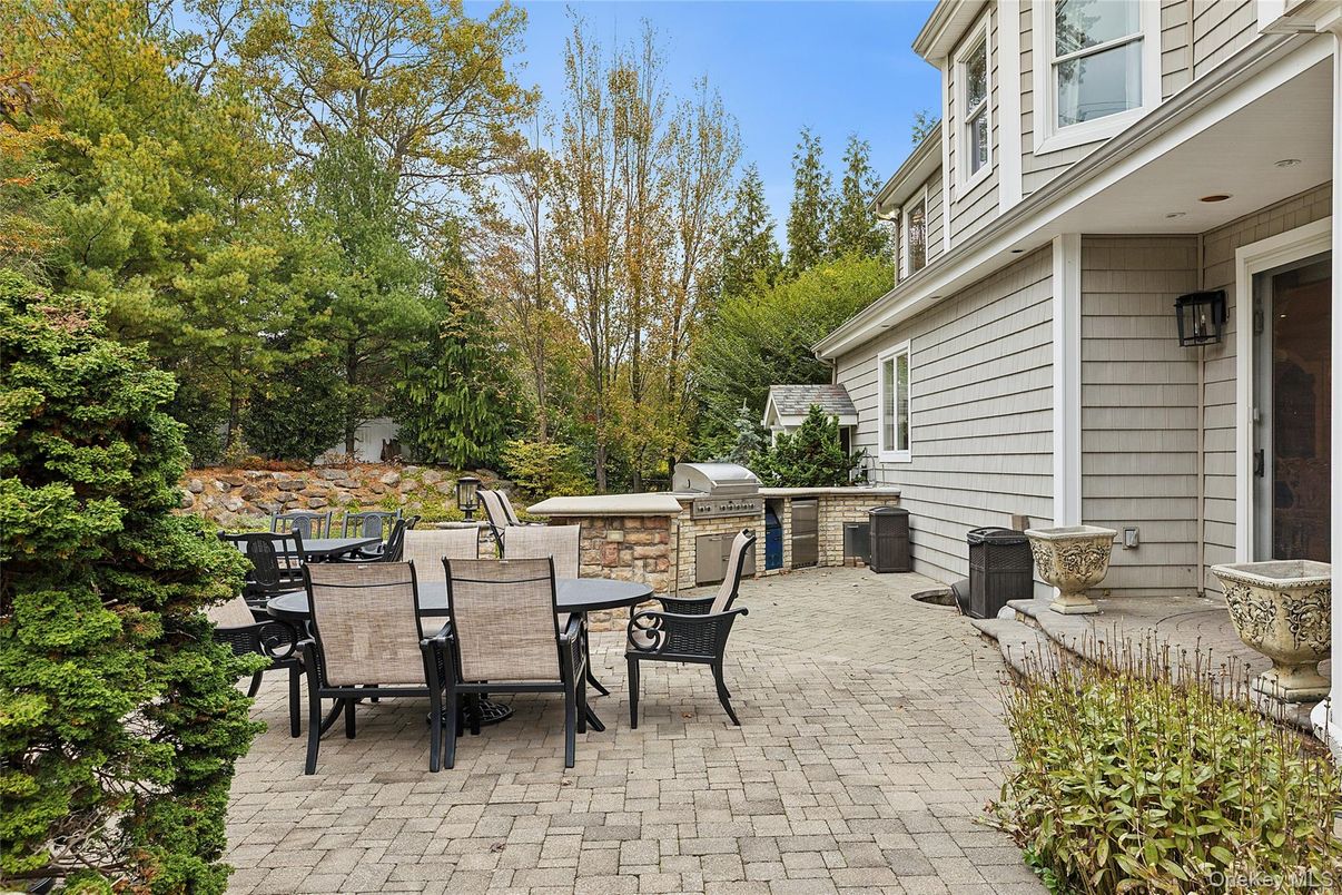 Exterior, Outdoor Kitchen