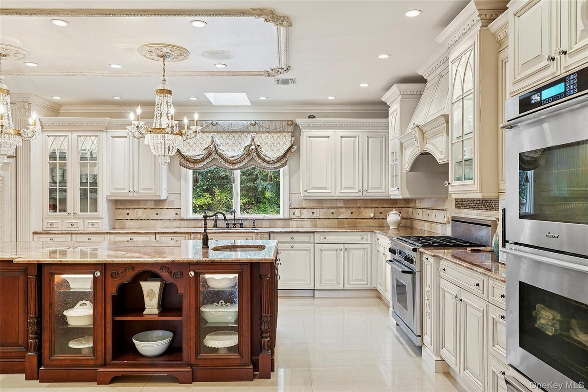 Chandelier, Interior, Kitchen, Recessed Lighting, Stainless Steel Appliances