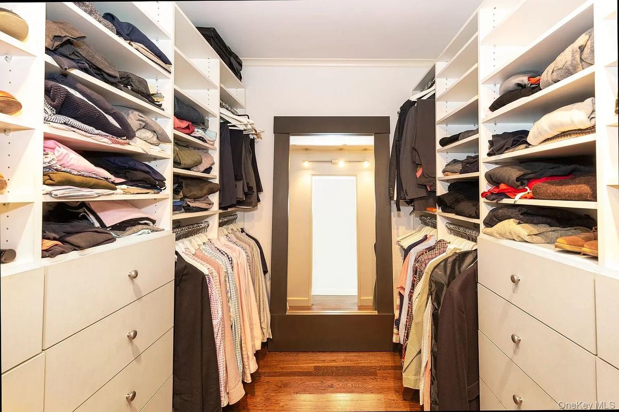 Interior, Walk-in Closets, Wood Texture Flooring