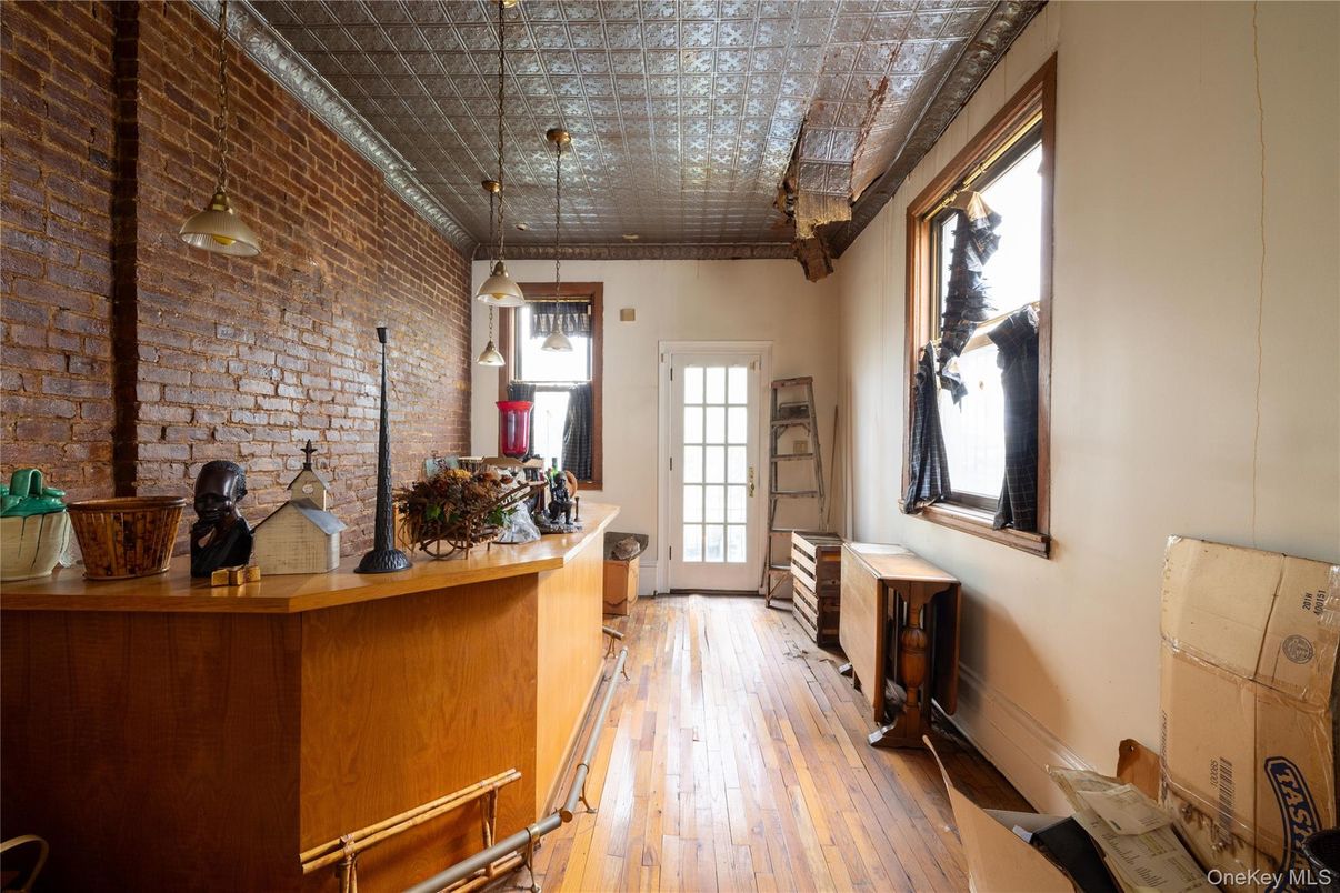 Interior, Pendant Lights, Stone Walls, Wood Texture Flooring