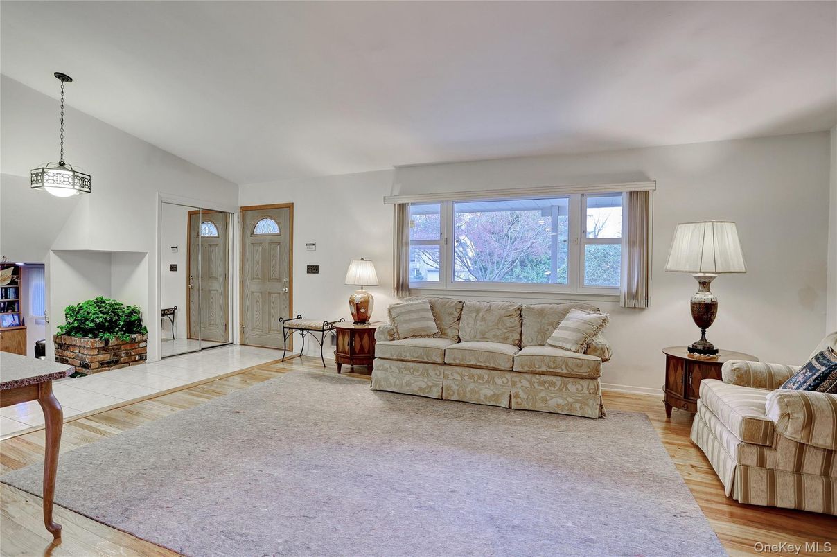 Interior, Living room, Pendant Lights, Wood Texture Flooring