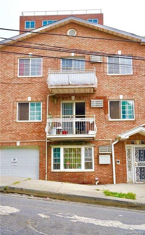 Attached, Exterior, Facade, Brick Facade, Rowhouse