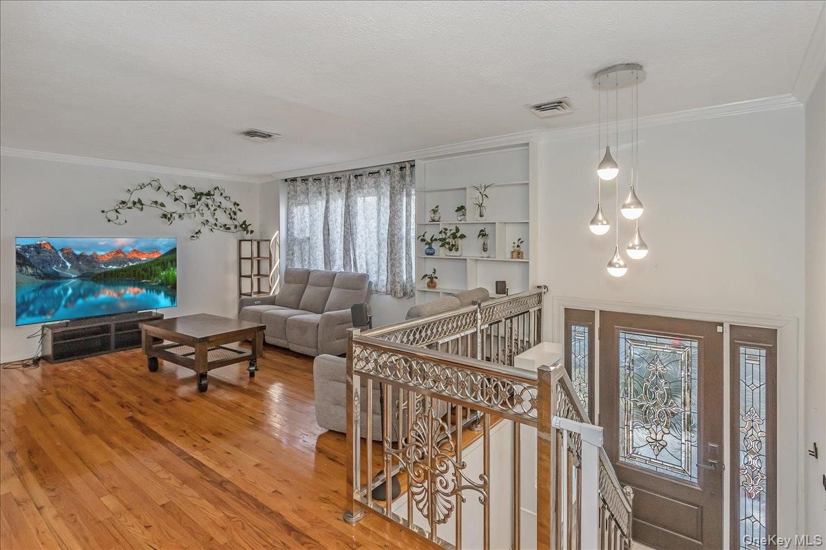 Interior, Living room, Pendant Lights, Wood Texture Flooring