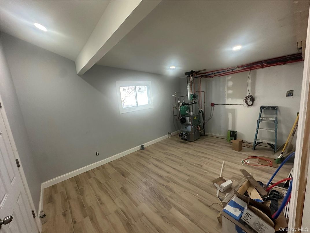 Fitness Equipment, Interior, Recessed Lighting, Wood Texture Flooring