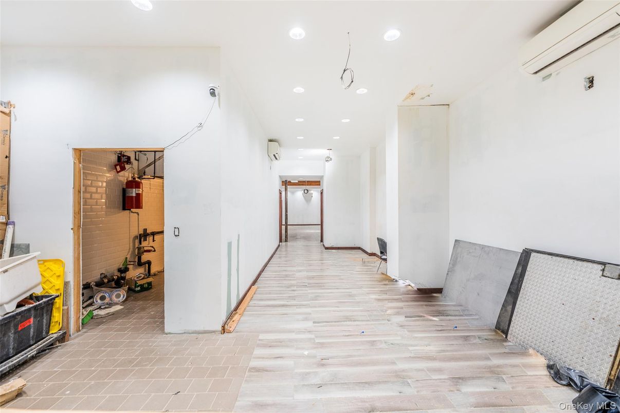 Interior, Pendant Lights, Recessed Lighting, Wood Texture Flooring