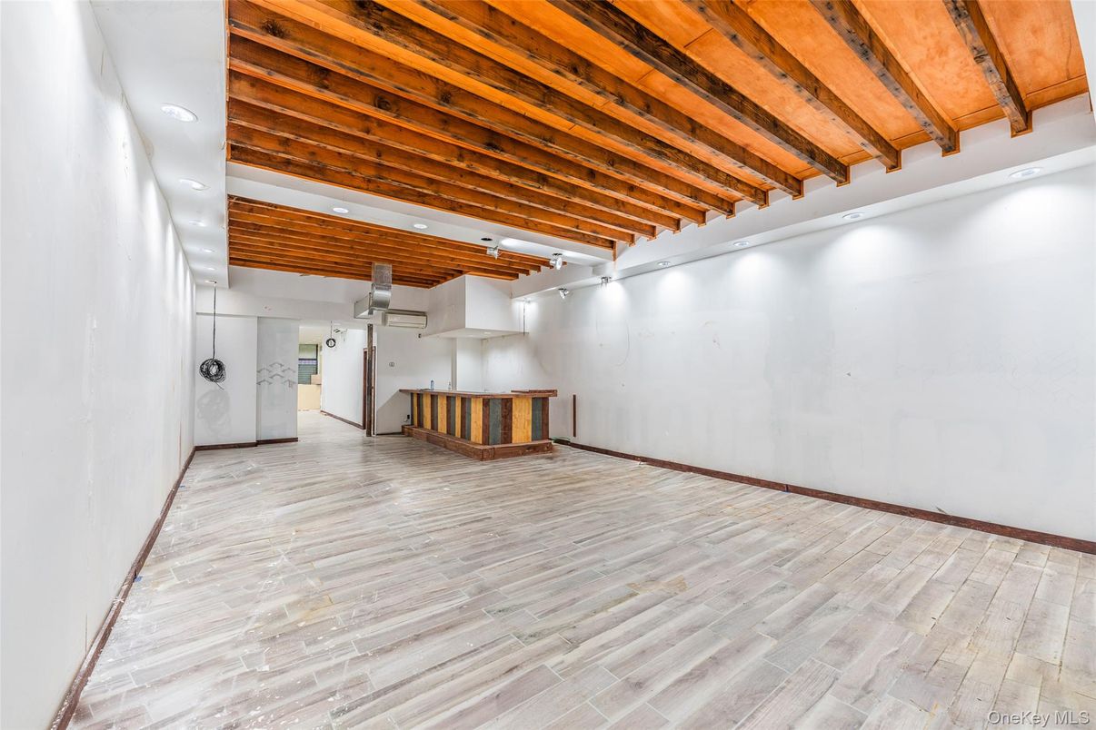 Empty room, Interior, Recessed Lighting, Wooden Beams, Wood Texture Flooring