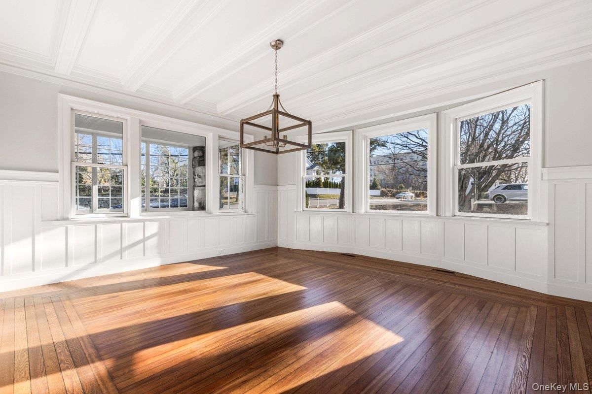Empty room, Interior, Pendant Lights, Wood Texture Flooring