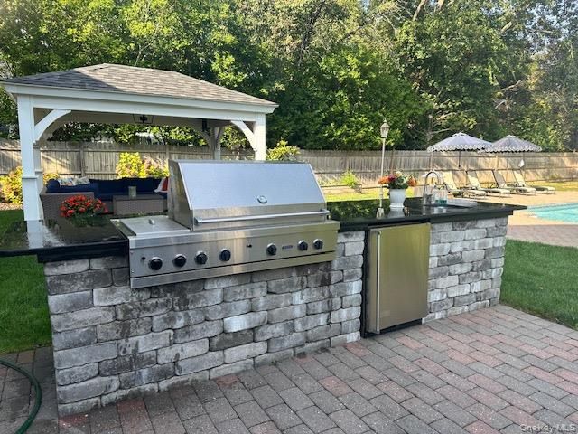 Exterior, Outdoor Kitchen