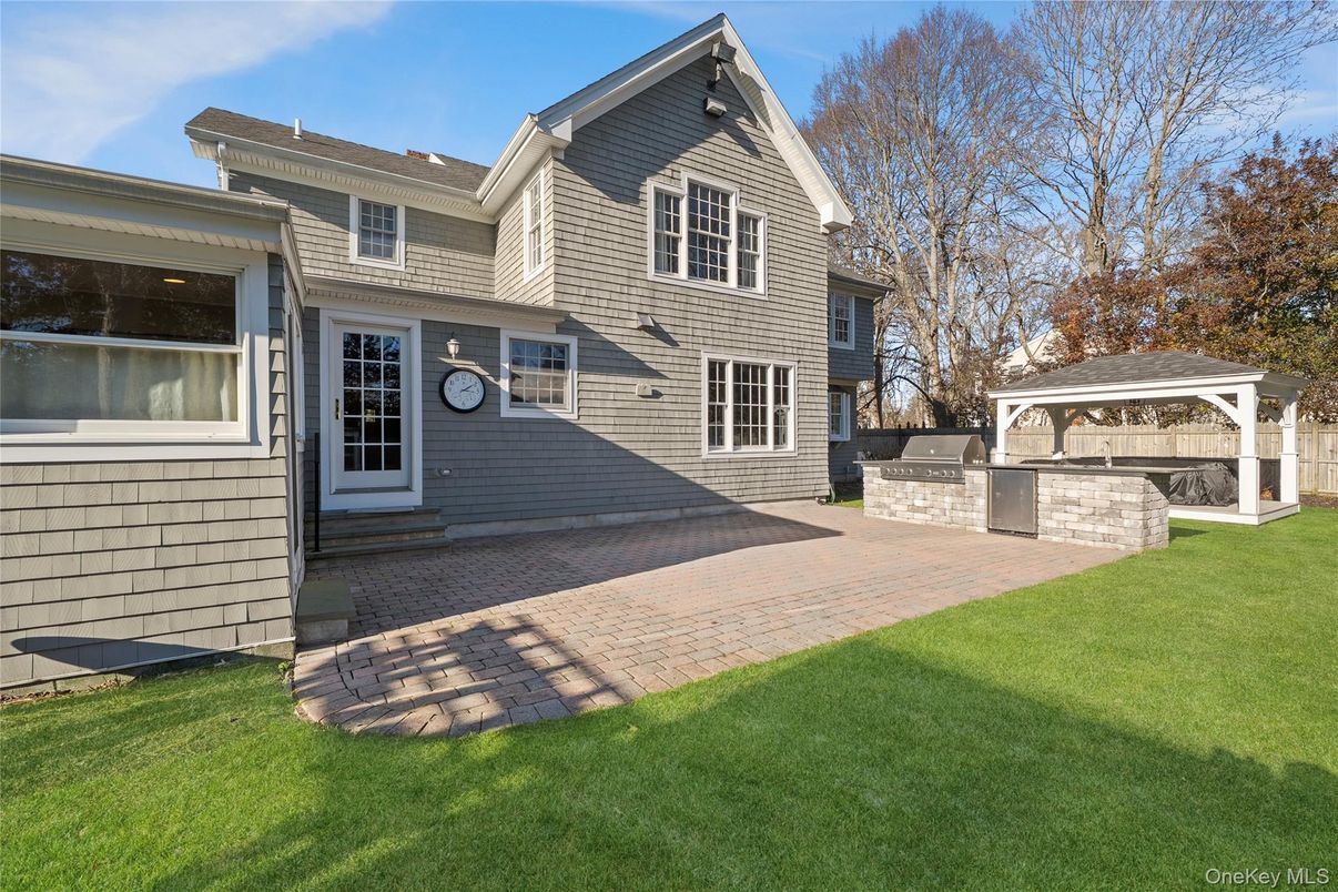 Backyard, Exterior, Outdoor Kitchen