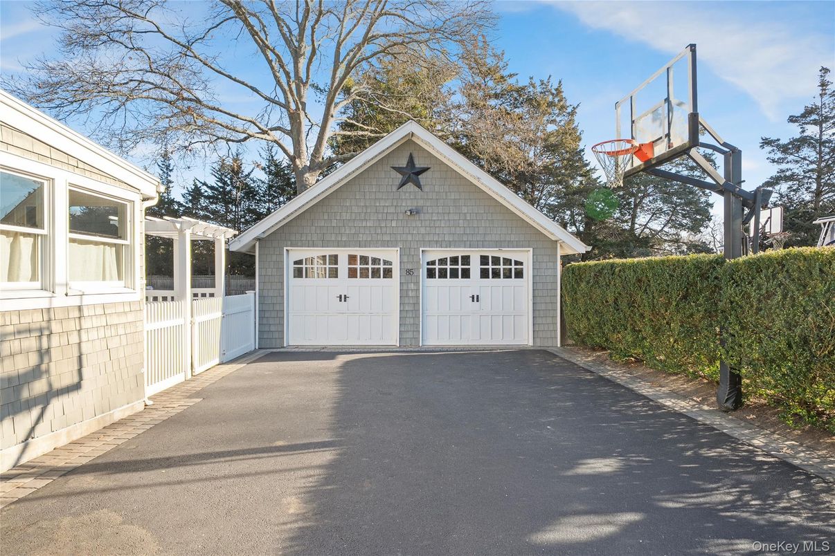 Detached Garage, Exterior