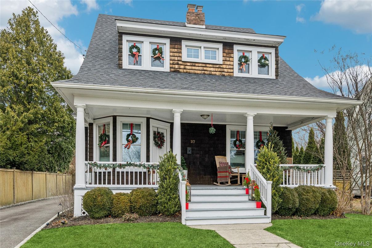 Exterior, Facade, American Foursquare