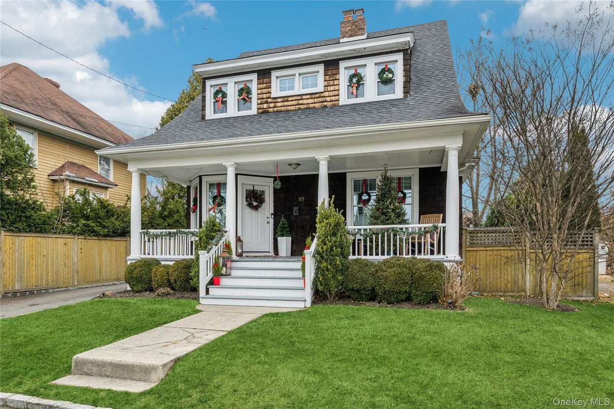 Exterior, Facade, American Foursquare