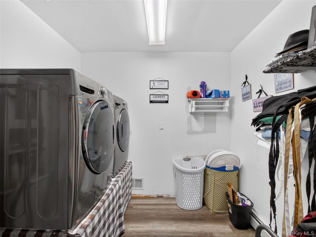 Interior, Washer, Wood Texture Flooring