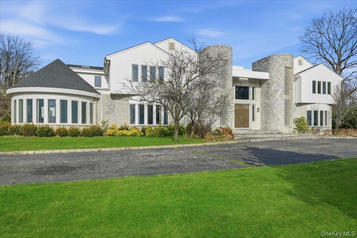 Exterior, Facade, French Provincial