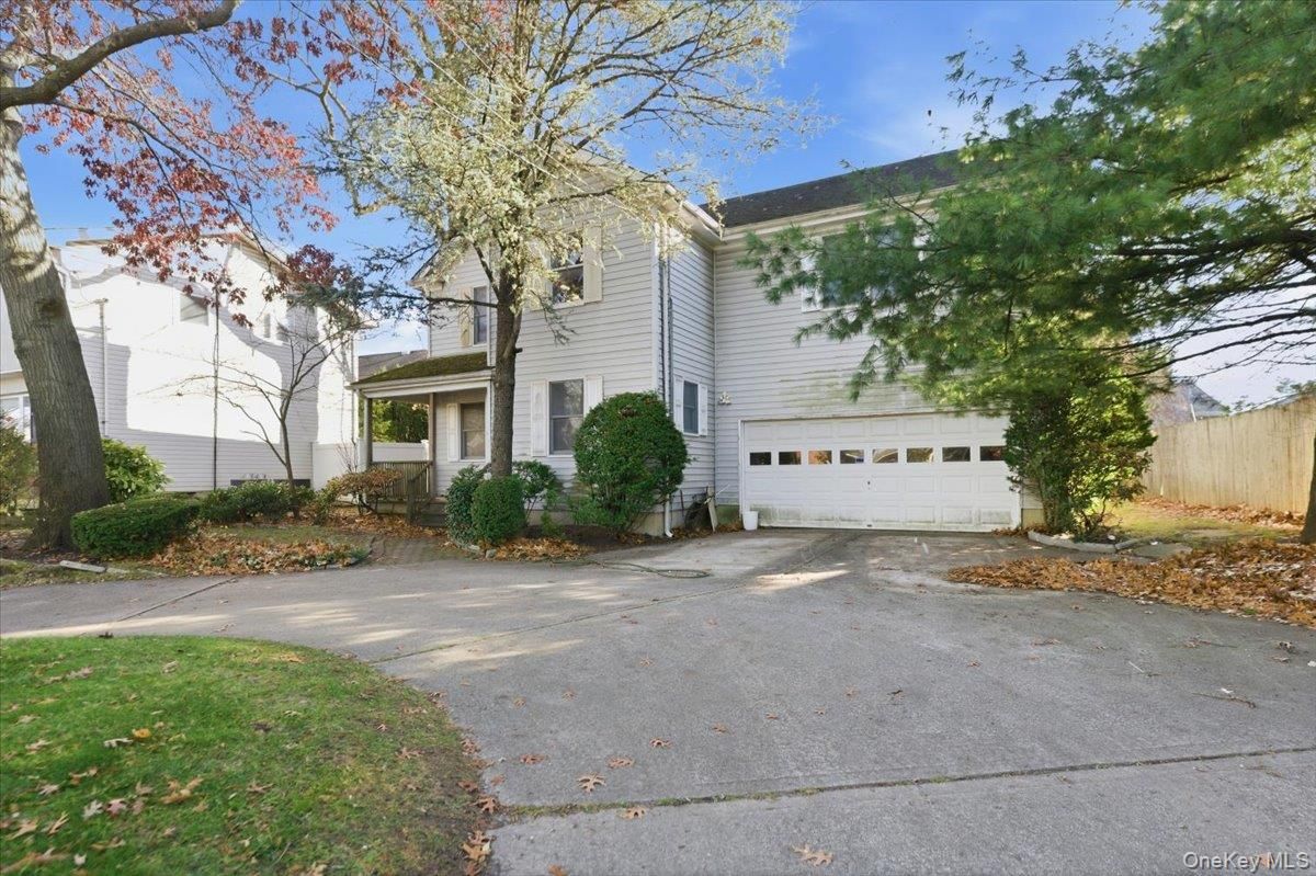 Attached, Exterior, Facade, Rowhouse