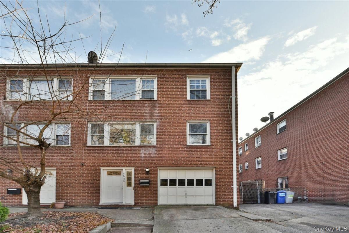 Attached, Exterior, Facade, Brick Facade, Rowhouse