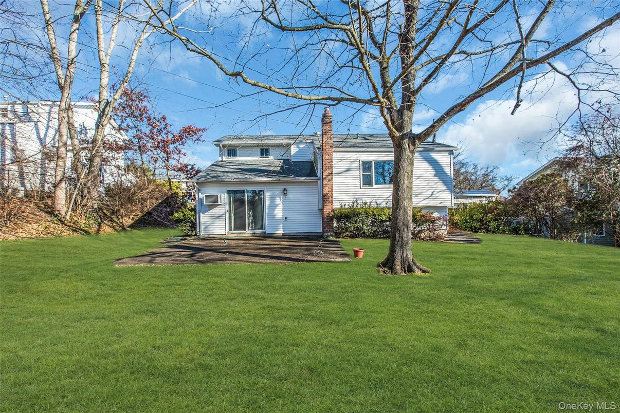 Backyard, Exterior, Facade, Raised Ranch