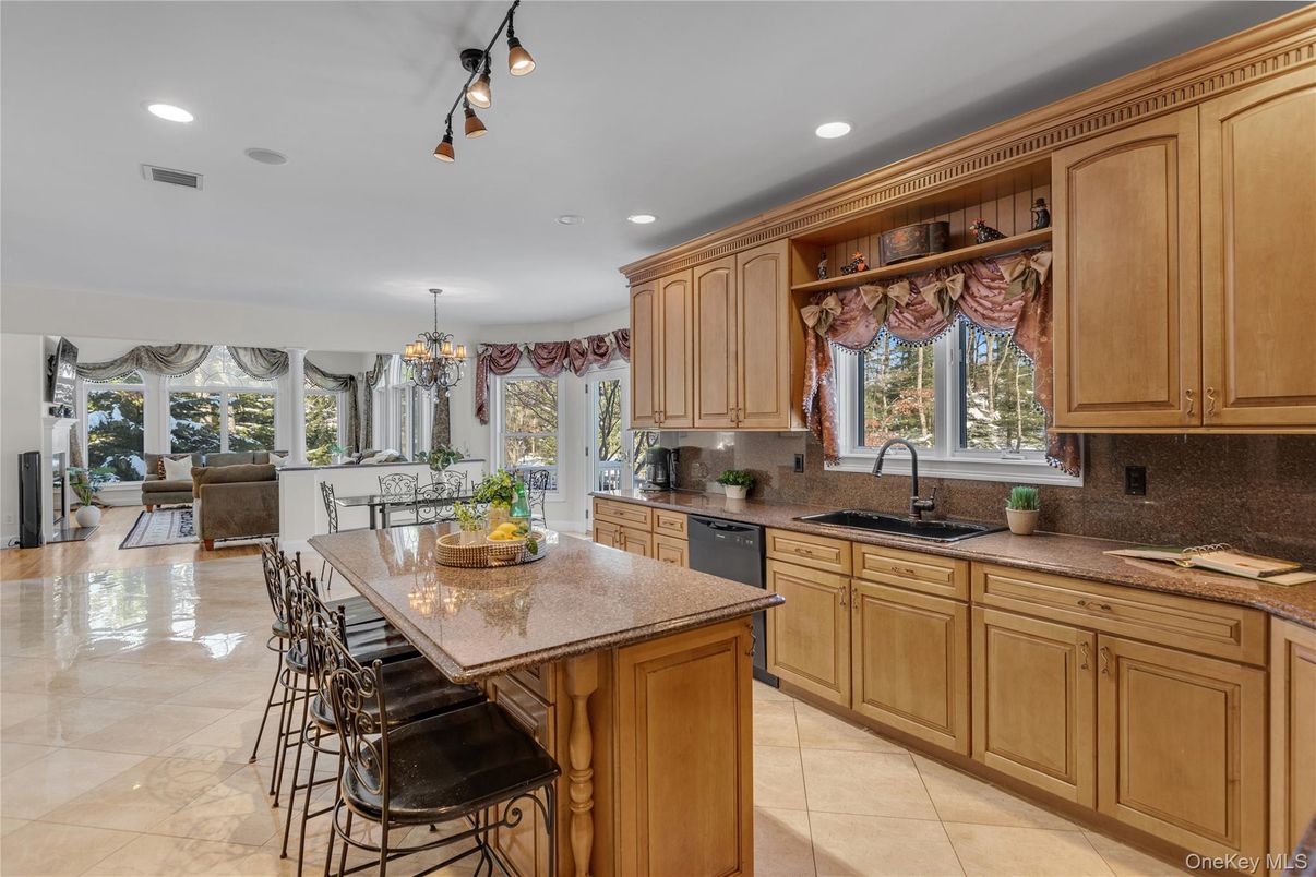 Chandelier, Dining room, Interior, Kitchen, Living room, Recessed Lighting