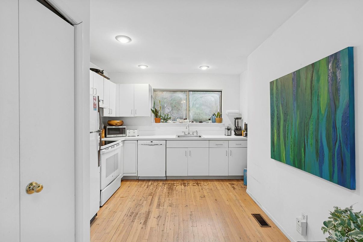 Interior, Kitchen, Recessed Lighting, Wood Texture Flooring