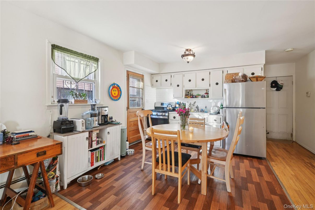 Dining room, Interior, Kitchen, Stainless Steel Appliances, Wood Texture Flooring