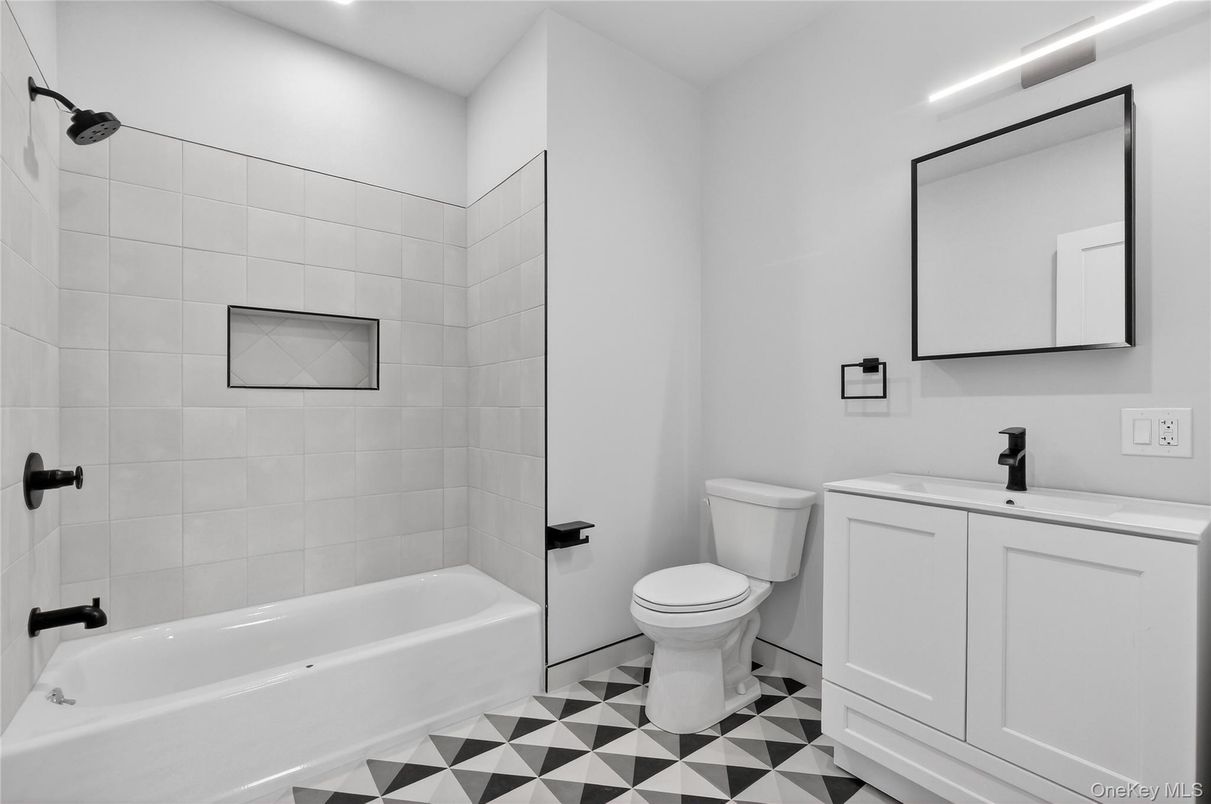 Bathroom, Interior, Recessed Lighting