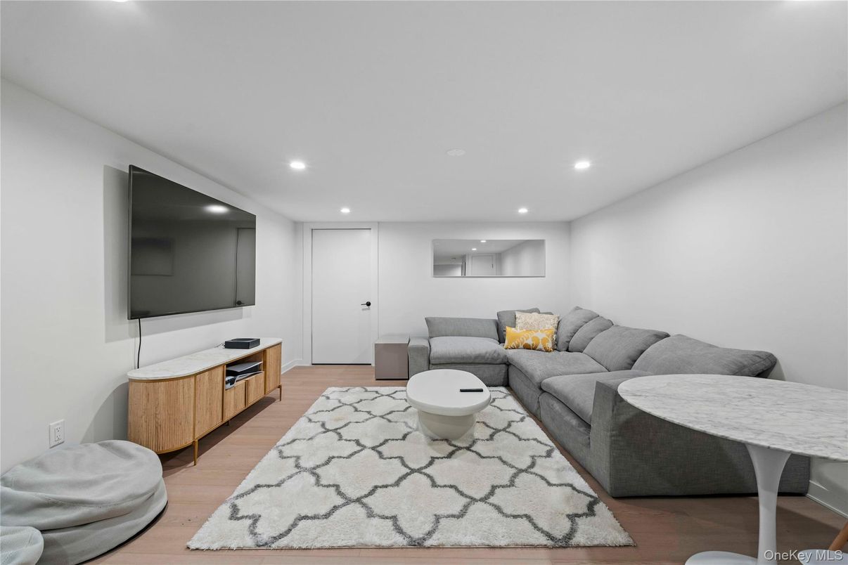 Interior, Living room, Recessed Lighting, Wood Texture Flooring