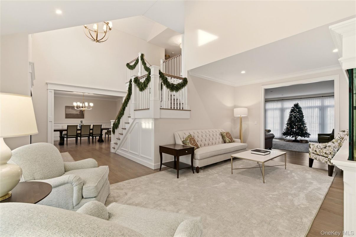 Chandelier, Dining room, Interior, Living room, Recessed Lighting, Wood Texture Flooring