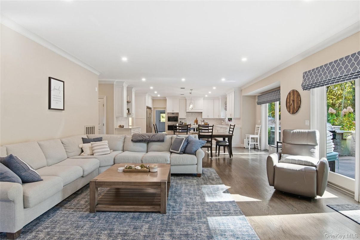 Dining room, Interior, Kitchen, Living room, Pendant Lights, Recessed Lighting, Stainless Steel Appliances, Wood Texture Flooring