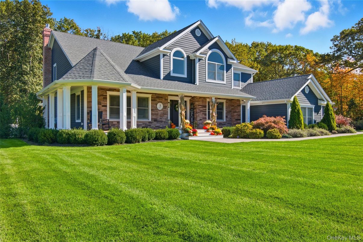 Exterior, Facade, Queen Anne Victorian