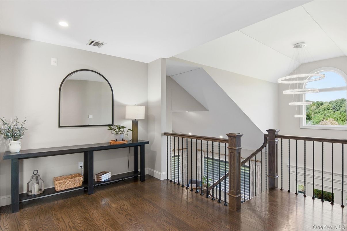 Interior, Pendant Lights, Recessed Lighting, Wood Texture Flooring